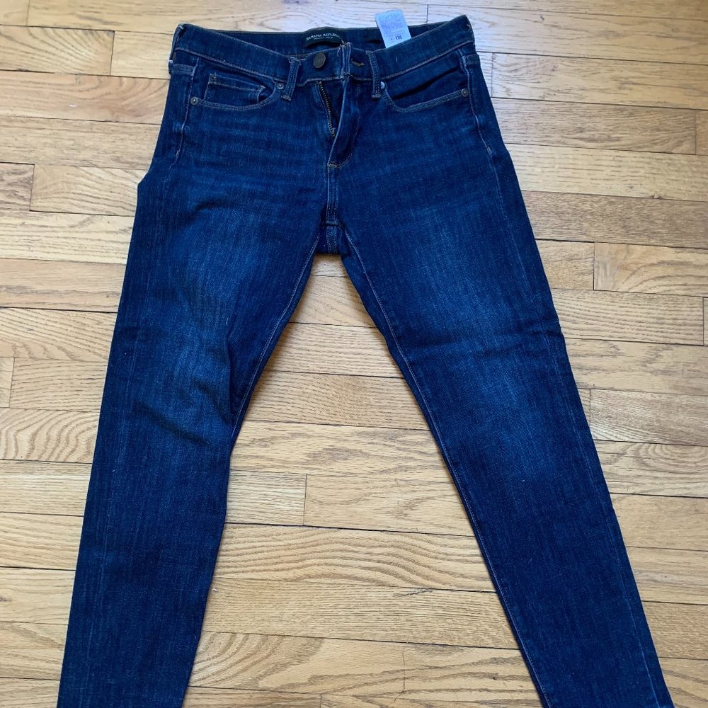 Women's 25 short Banana Republic dark skinny jeans